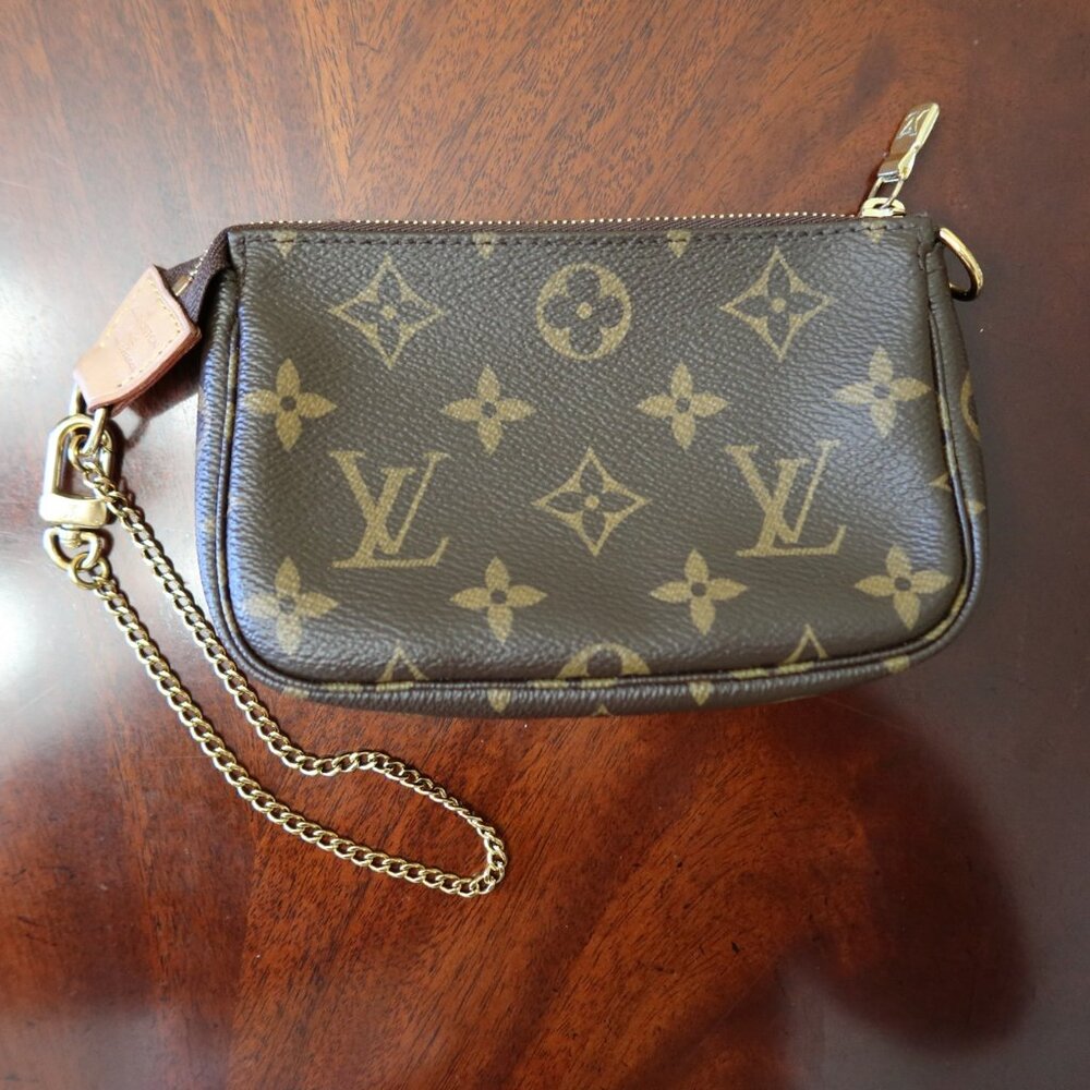Louis Vuitton Mini Pochette Accessoires Monogram